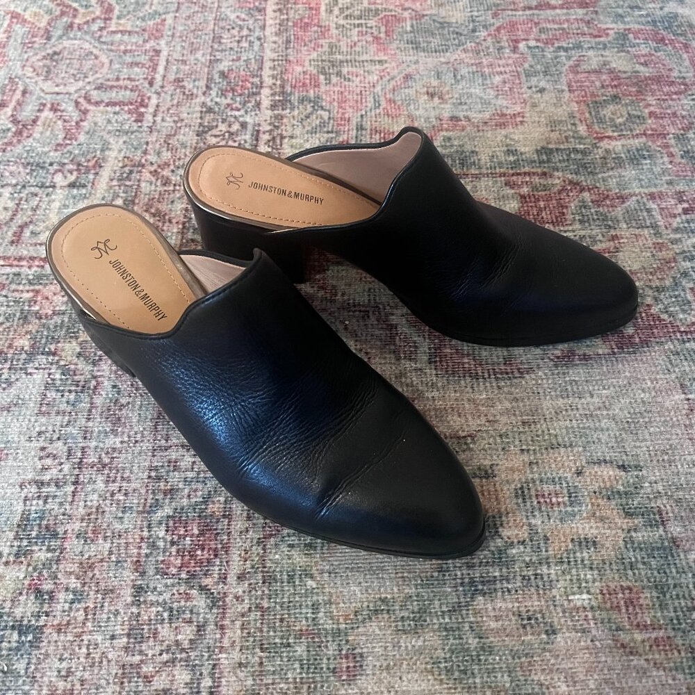 Johnston and Murphy Size 8.5  Black Leather Mules